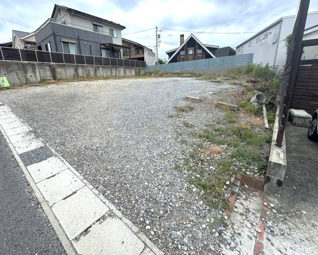 スタジオの駐車場